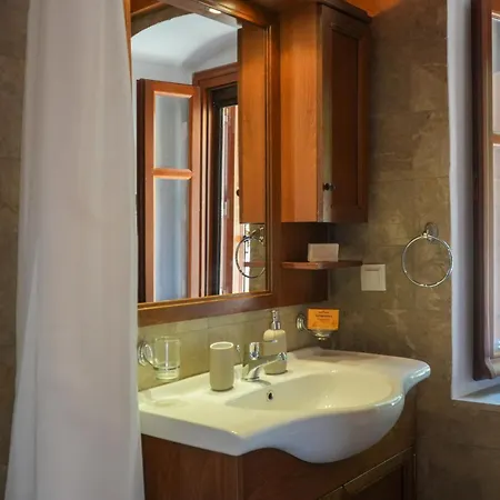 Uptown Indigo Σύμη